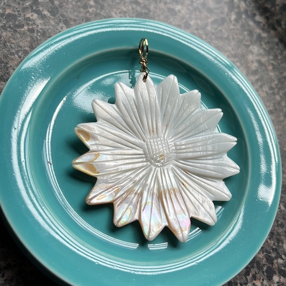 NWOT mother of Pearl w gold bail - Picture 4 of 4